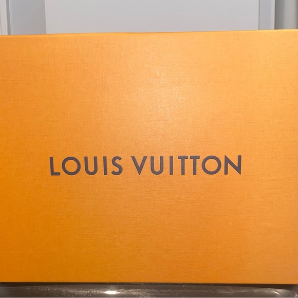 Louis Vuitton sneakers size 36 - Picture 6 of 6